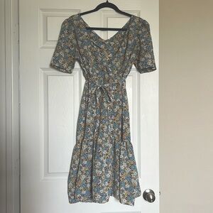 Floral v-neck puffer sleeve midi dress